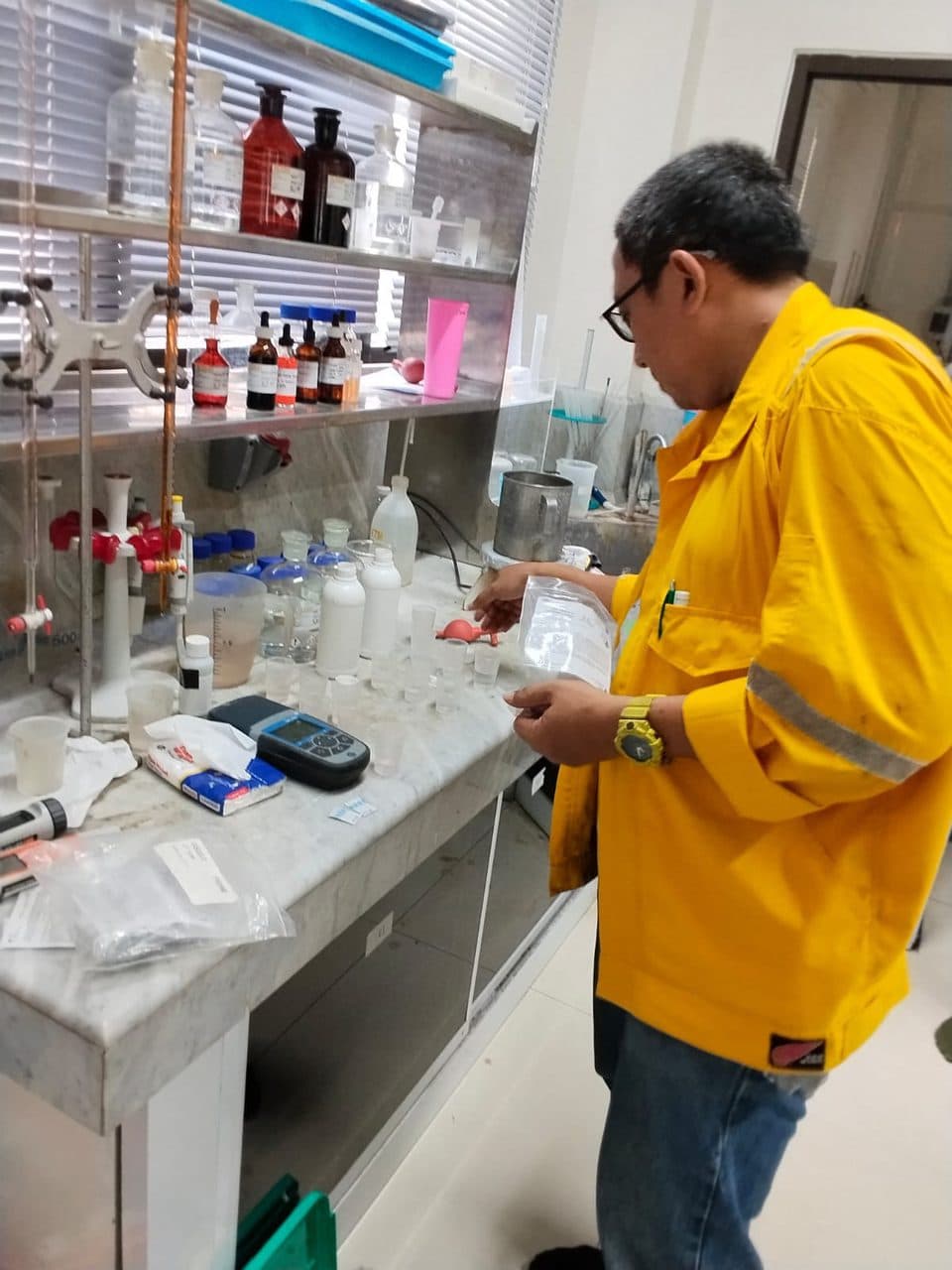 Analisis sampel di laboratorium ARRAD